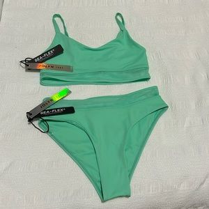 Jolyn bikini Penelope spirulina